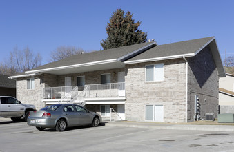 Gray Cliff Apartments in Logan, UT - Building Photo - Building Photo