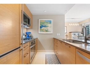 1473 Johnston Rd in White Rock, BC - Building Photo - Building Photo