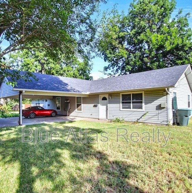 property at 1201 S Travis St