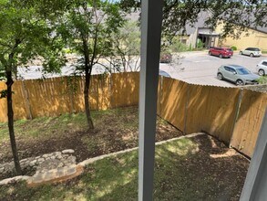 2842 Shoal Crest Ave in Austin, TX - Foto de edificio - Building Photo