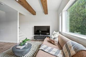 925 NE 23rd Ave in Portland, OR - Foto de edificio - Building Photo