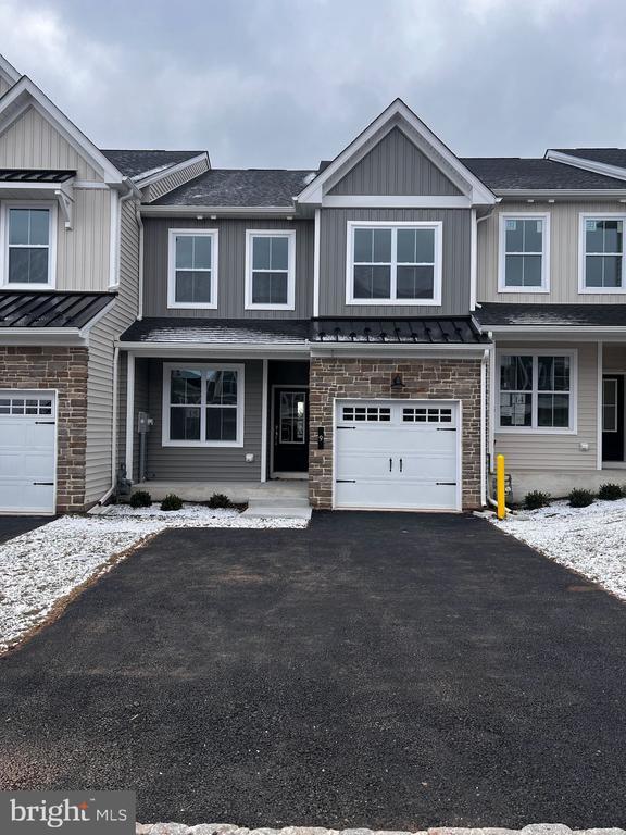 property at 9 Turf Ct