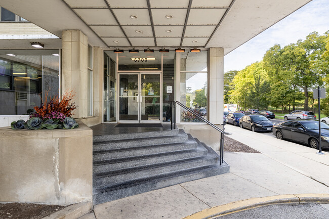 Oglesby Towers Apartments in Chicago, IL - Foto de edificio - Building Photo