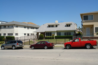 3943 W 7th St in Los Angeles, CA - Building Photo - Building Photo