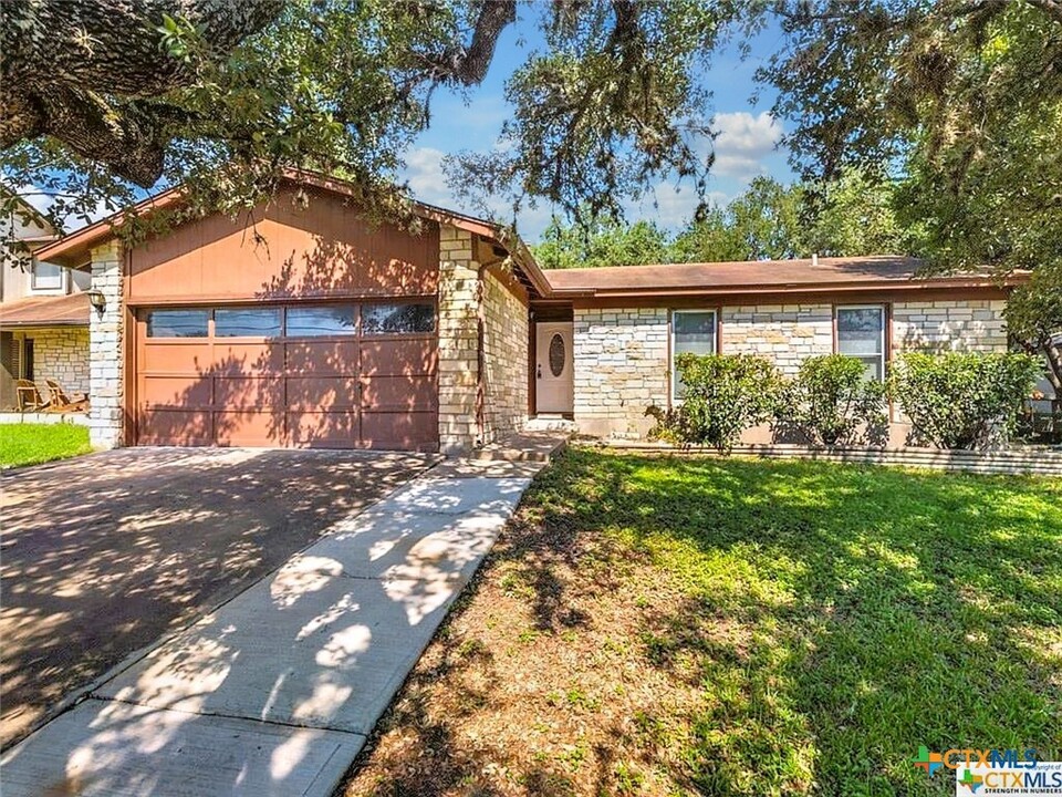 1920 Ramona Cir in San Marcos, TX - Building Photo