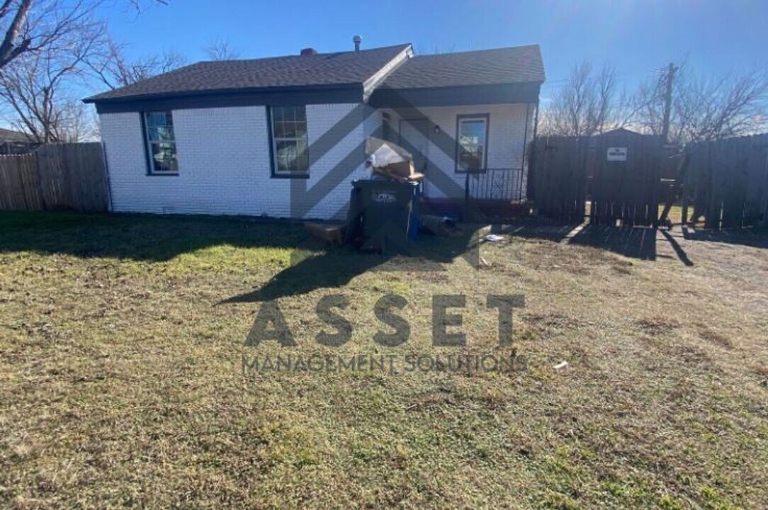 824 W 2nd St in Edmond, OK - Building Photo