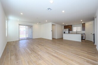 9122 E Red Blf Ct in Tucson, AZ - Building Photo - Building Photo
