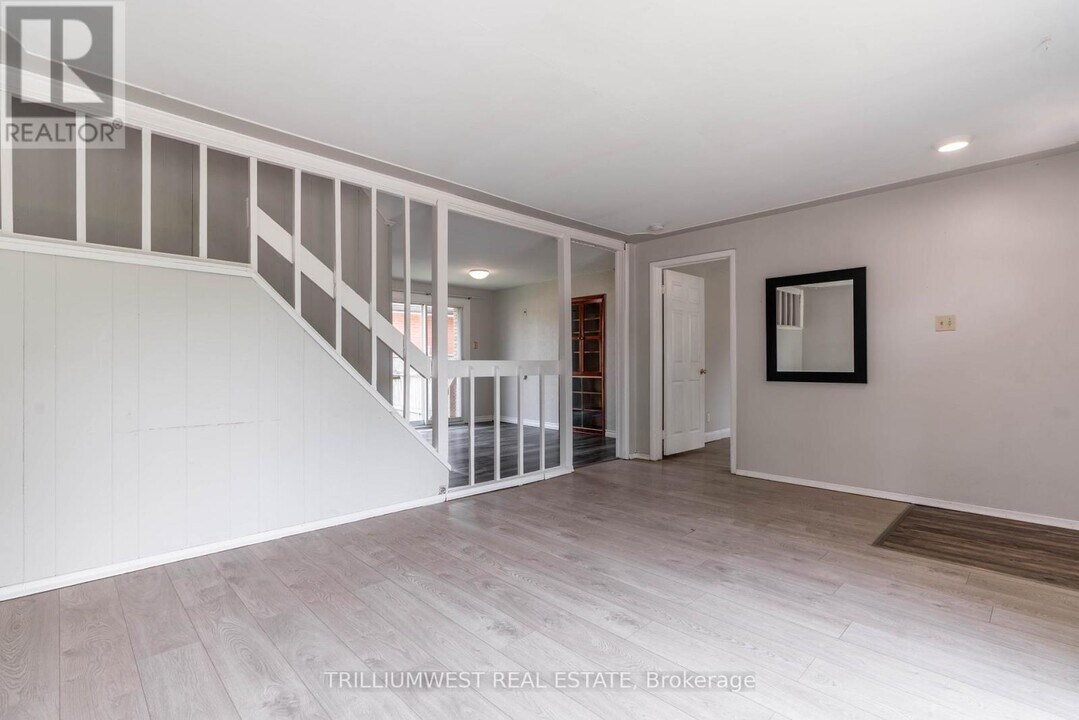 301 Franklin St N in Kitchener, ON - Building Photo