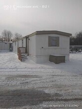 993 E Michigan Ave-Unit -B21 in Battle Creek, MI - Building Photo - Building Photo