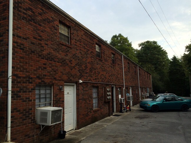 1480 Laura Dr in Morristown, TN - Foto de edificio - Building Photo