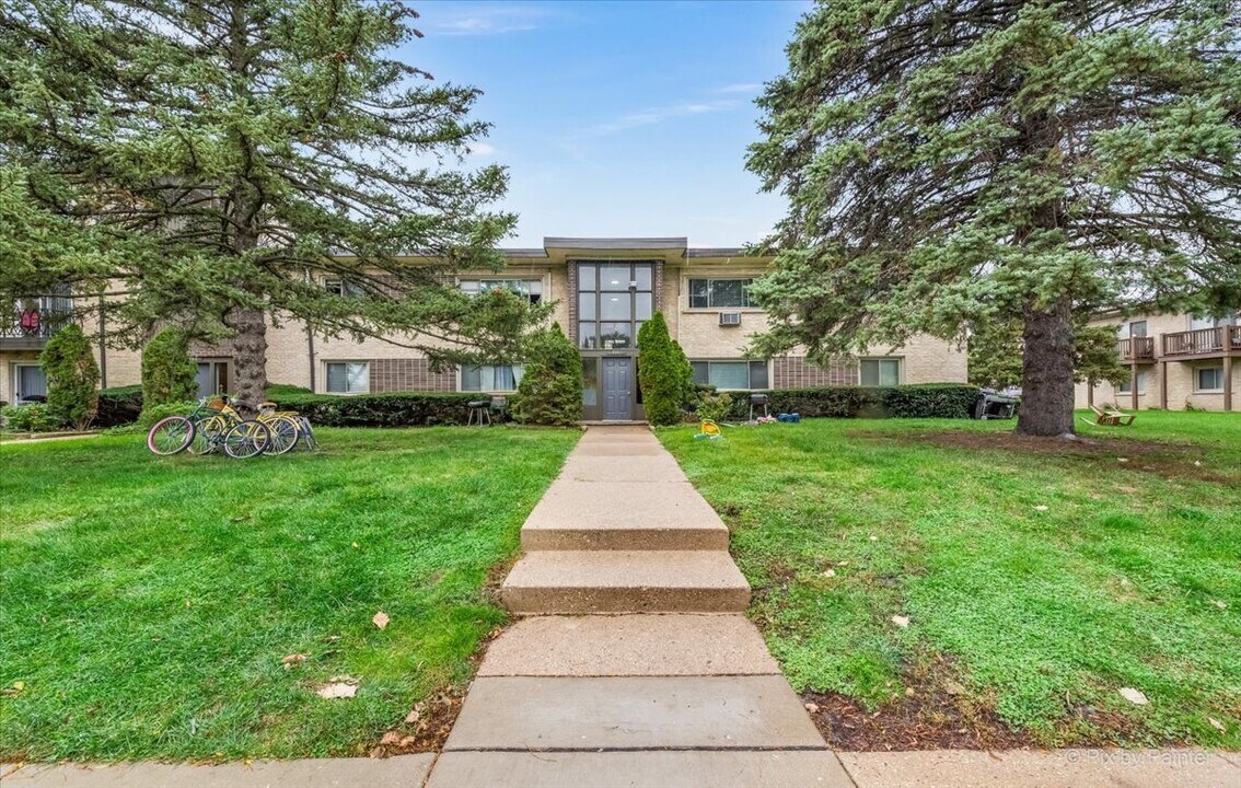 1110 N Wheeling Rd in Mount Prospect, IL - Building Photo
