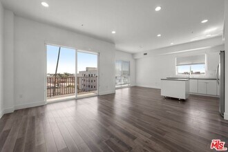 1215 S Bedford St in Los Angeles, CA - Building Photo - Building Photo