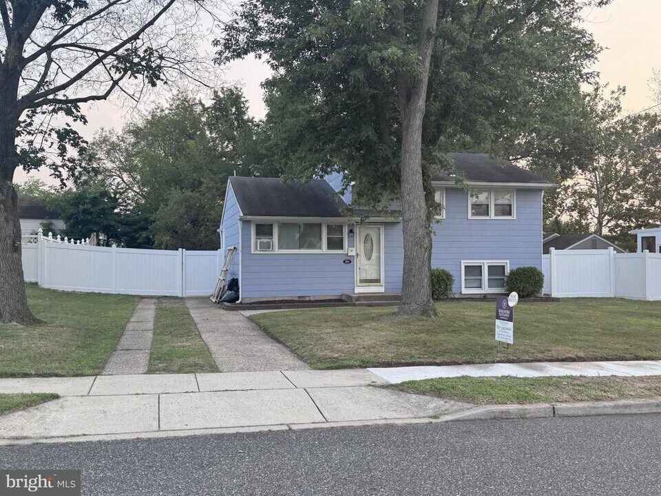 304 Lafayette Ave in Wenonah, NJ - Building Photo