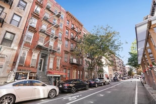 344 E 9th St in New York, NY - Building Photo