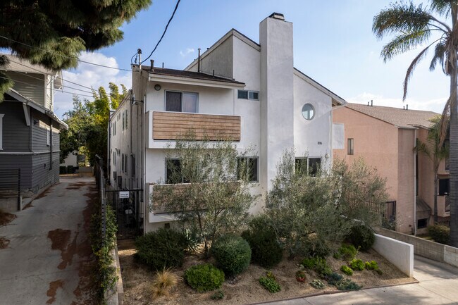 1016 Sanborn Ave in Los Angeles, CA - Building Photo - Building Photo