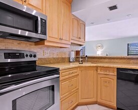 166 SE Saint Lucie Blvd, Unit 406 in Stuart, FL - Building Photo - Building Photo