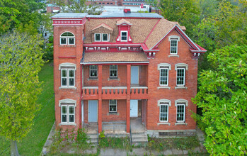 608 Crown St in Cincinnati, OH - Building Photo - Building Photo