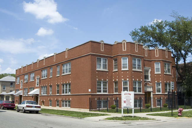 73rd/ Artesian in Chicago, IL - Building Photo - Building Photo