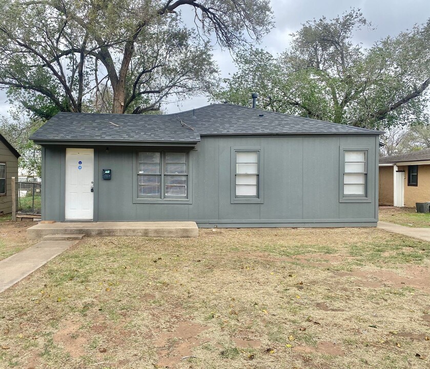 1910 41st St in Lubbock, TX - Building Photo