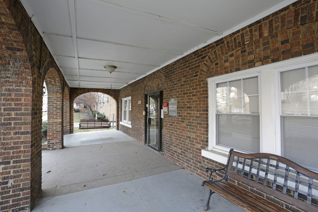 Park Plaza Apartments in Kansas City, MO - Building Photo - Building Photo