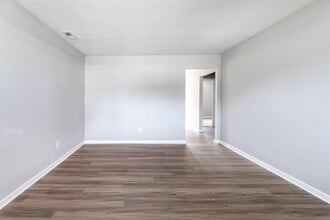 Lauradale in Jacksonville, NC - Building Photo - Building Photo