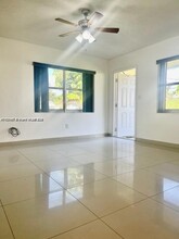 312 SW 10th Terrace in Hallandale Beach, FL - Building Photo - Building Photo