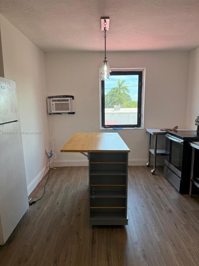 1432 NE 163rd St in North Miami Beach, FL - Building Photo - Building Photo