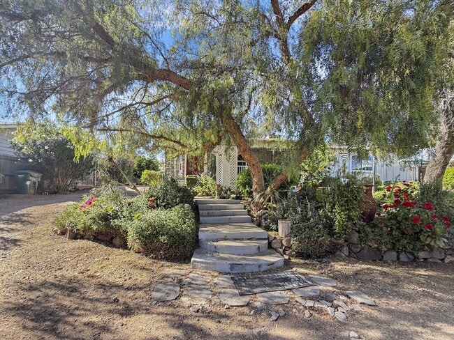 3053 Quail Rd in Escondido, CA - Foto de edificio - Building Photo