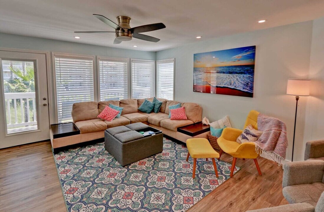 200 Padre Blvd in South Padre Island, TX - Building Photo