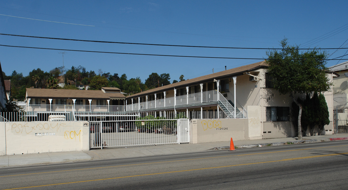 6817-6819 N Figueroa St in Los Angeles, CA - Foto de edificio