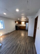 109 E Main St, Unit 3 in Durand, IL - Foto de edificio - Building Photo