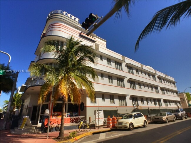 901 Collins Ave in Miami Beach, FL - Building Photo - Building Photo