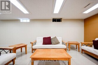 4450 Mayflower Dr in Mississauga, ON - Building Photo - Building Photo