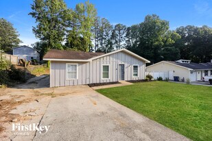 3383 Dale Ct in Rex, GA - Building Photo