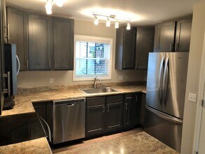 1355 Charleston Ave, Unit 6 in Huntington, WV - Foto de edificio - Building Photo