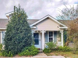 2527 Trailwood Dr in Cantonment, FL - Building Photo