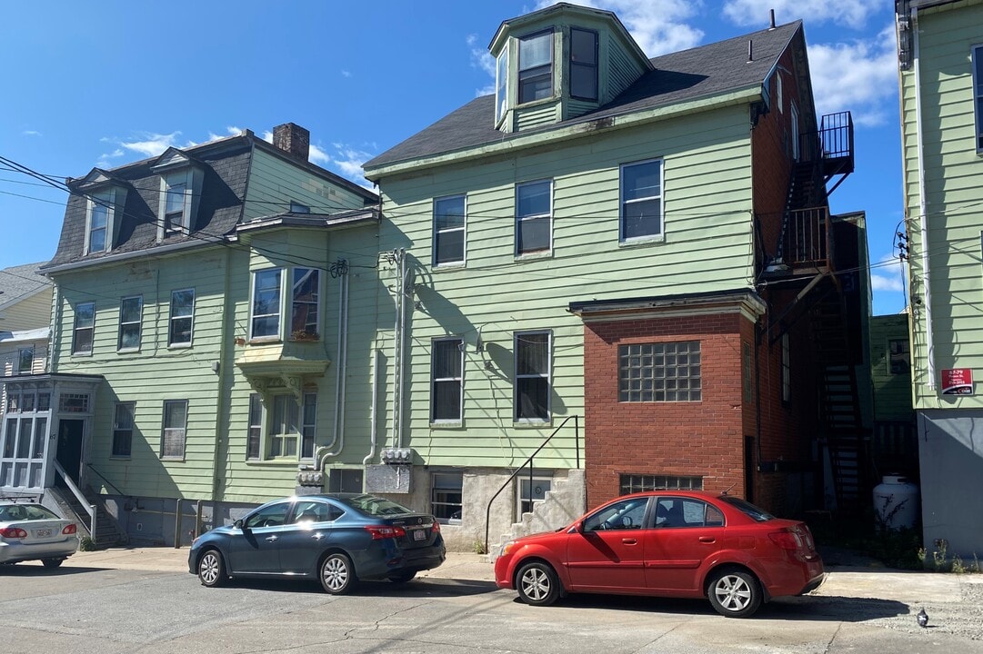 73 Hazen St in Saint John, NB - Building Photo