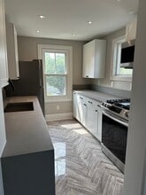 105 Cricket Avenue, Unit Apt 2 in Ardmore, PA - Foto de edificio - Building Photo