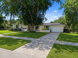8620 SW 159th St in Palmetto Bay, FL - Building Photo