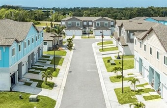 2047 Silverstone Cir in Clearwater, FL - Building Photo - Building Photo