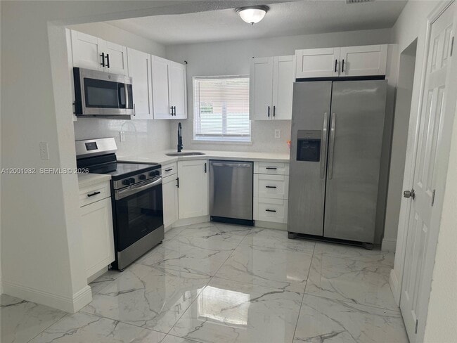 19710 NW 46th Ave in Miami Gardens, FL - Building Photo - Building Photo