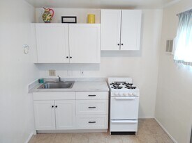 4051 Promontory St, Unit studio in San Diego, CA - Building Photo