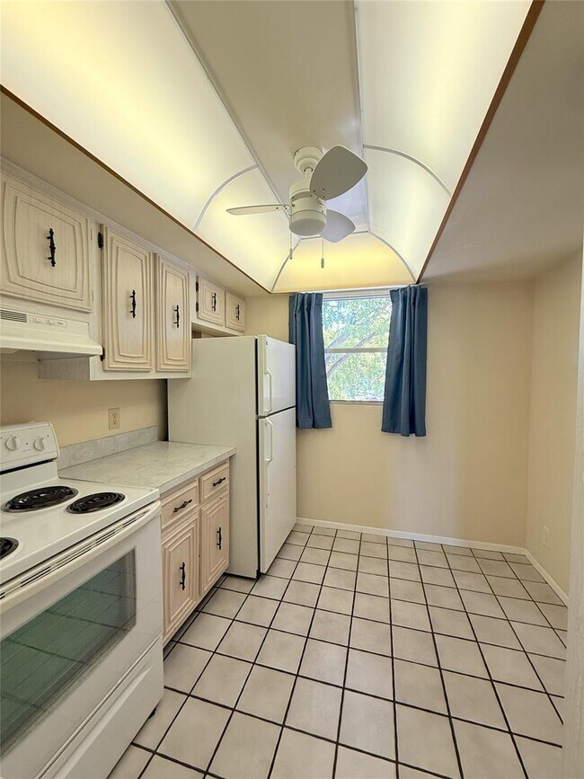 104 Royal Park Dr, Unit 3e in Oakland Park, FL - Building Photo - Building Photo