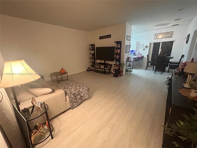 2590 NE 3rd Dr in Homestead, FL - Foto de edificio - Building Photo