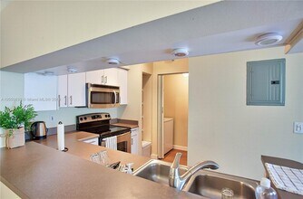 17145 N Bay Rd, Unit 4409 in Sunny Isles Beach, FL - Foto de edificio - Building Photo