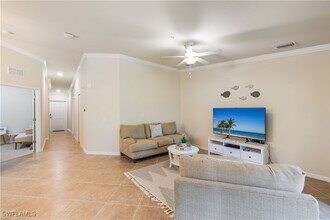 13671 Julias Way in Ft. Myers, FL - Foto de edificio - Building Photo