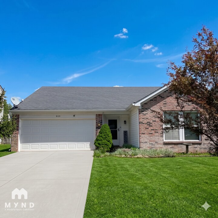 8129 Retreat Ln in Indianapolis, IN - Foto de edificio