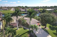 105 SW 39th Pl in Cape Coral, FL - Foto de edificio - Building Photo