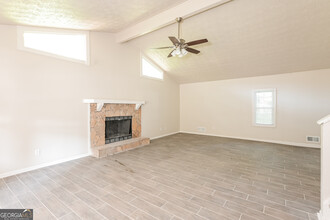 491 Pennybrook Dr in Stone Mountain, GA - Foto de edificio - Building Photo