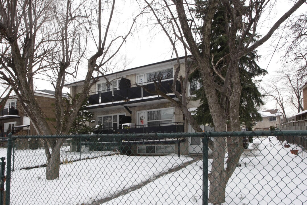 810-812 Ellesmere Rd in Toronto, ON - Building Photo
